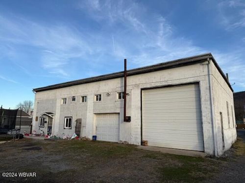 205 Pennsylvania Ave, Mill Hall, PA, 17751-1820 | Card Image