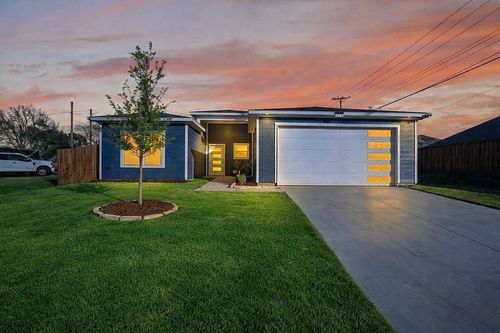 1913 E Myrtle St, Fort Worth, TX, 76104-5833 | Card Image