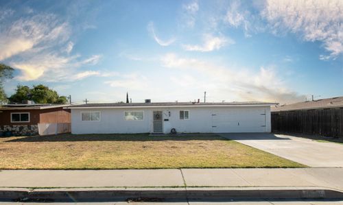 332 W Spring Ln, Lemoore, CA, 93245-1972 | Card Image