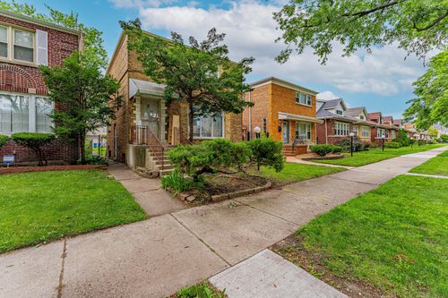 8238 S Prairie Ave, Chicago, IL, 60619-4810 | Card Image