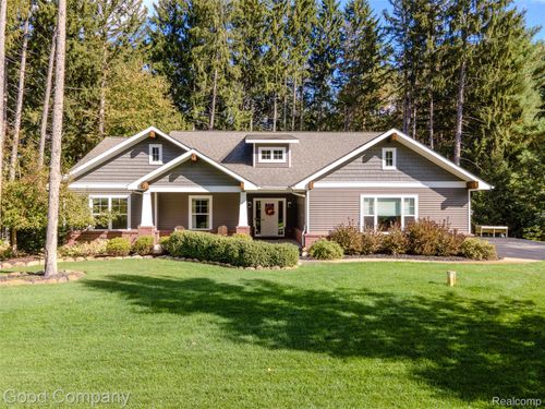 8726 Sunrise Mist Dr, Pinckney, MI, 48169-8775 | Card Image