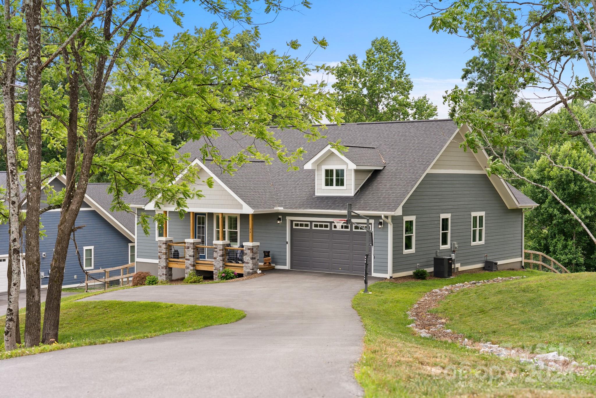 Jonathan Ln, Hendersonville, NC 28792