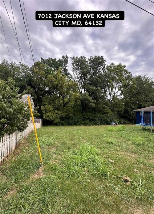 7012 Jackson Ave, Kansas City, MO, 64132-1637 | Card Image