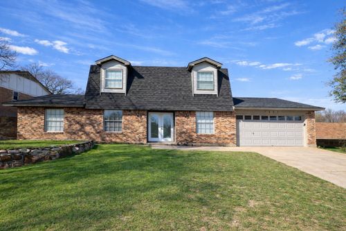 7367 Greenacres Dr, Fort Worth, TX, 76112-3533 | Card Image