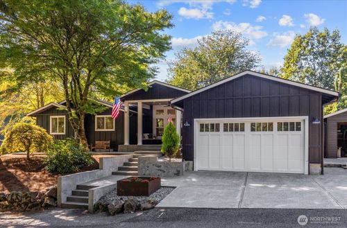 18607 165th Ave Ne, Woodinville, WA, 98072-6418 | Card Image