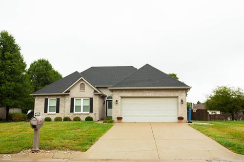 1034 Fallway Dr, Shelbyville, IN, 46176-3294 | Card Image