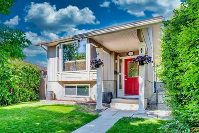 13 Edgeford Rd Nw, House other with 3 bedrooms, 2 bathrooms and 1 parking in Calgary AB | Image 1