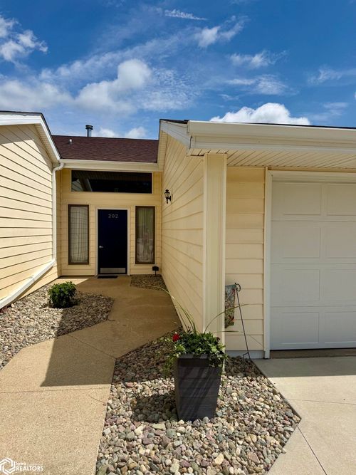 4-202 E 22nd St, Atlantic, IA, 50022-2876 | Card Image