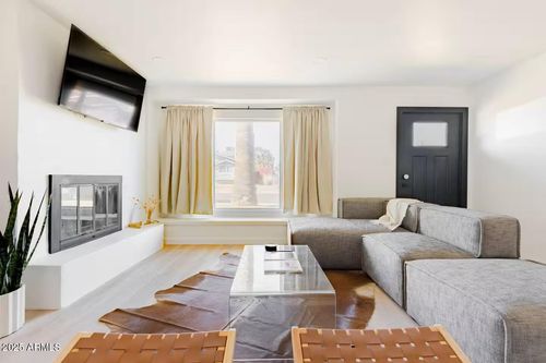 8447 E Vernon Ave, Scottsdale, AZ, 85257-2433 | Card Image