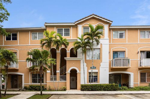 19-17640 Nw 73rd Ave, Hialeah, FL, 33015-6203 | Card Image