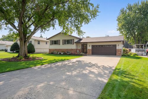 326 5th St Sw, Eyota, MN, 55934-6901 | Card Image