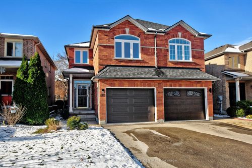 582 Skinner Ave, Newmarket, ON, L3X2A4 | Card Image