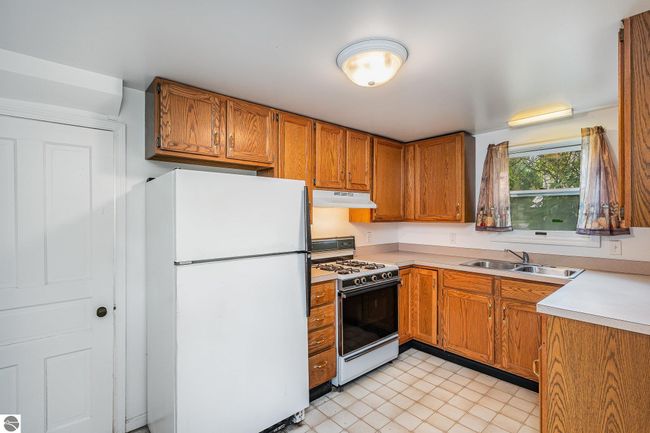 212 E Palmer St, House other with 2 bedrooms, 1 bathrooms and null parking in Mt Pleasant MI | Image 6