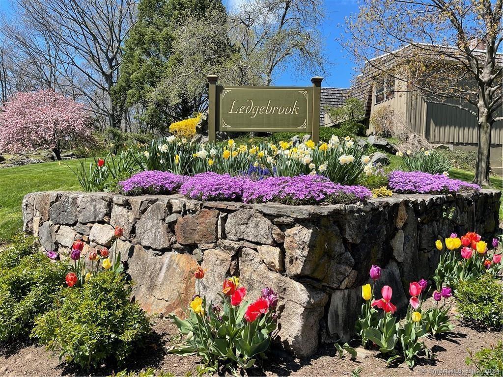 Ledgebrook Dr, Norwalk, CT 06854
