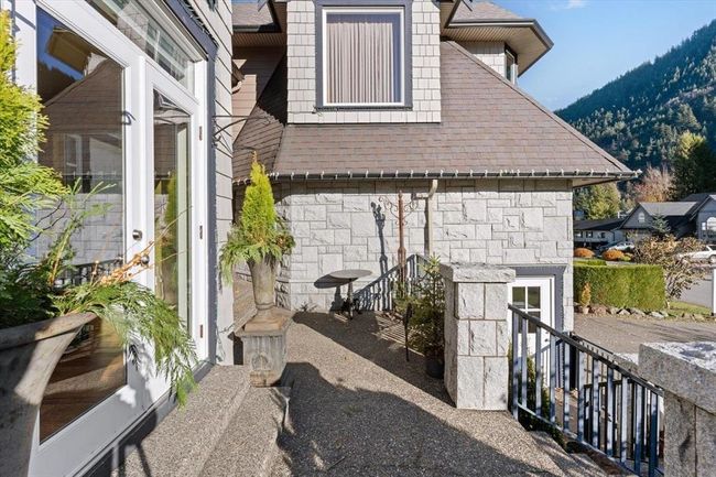 455 Naismith Avenue, House other with 5 bedrooms, 4 bathrooms and 6 parking in Harrison Hot Springs BC | Image 4