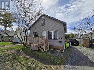 1241 Wellington St E, Home with 2 bedrooms, 2 bathrooms and null parking in Sault Ste. Marie ON | Image 2