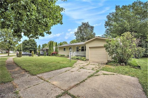 610 E Chelsea Cir, Davison, MI, 48423-1203 | Card Image