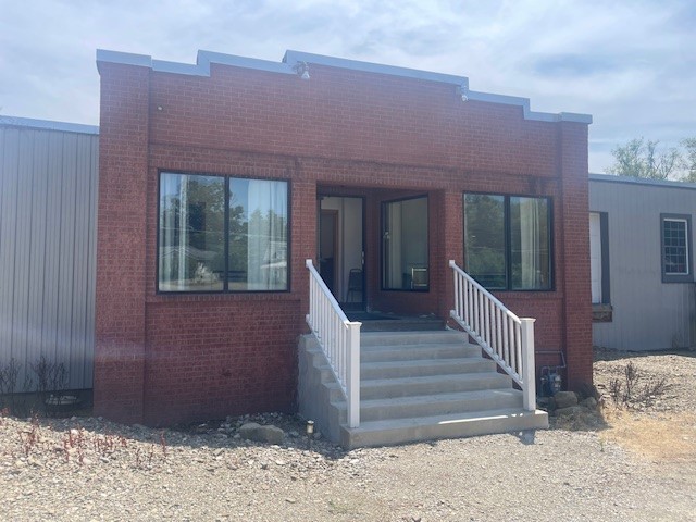 4 E Main St, Columbus, PA 16405