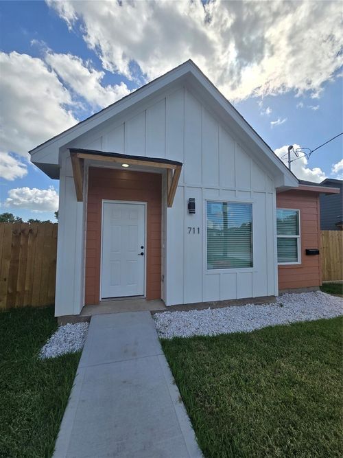 711 Rosedale St, La Marque, TX, 77568-4355 | Card Image