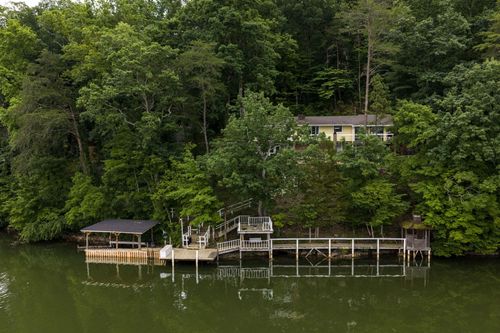 11642 Holly Cir, Soddy-Daisy, TN, 37379-6321 | Card Image