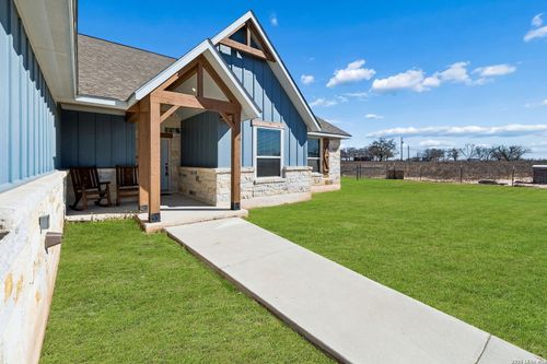 5476 County Road 427, Stockdale, TX, 78160-7112 | Card Image