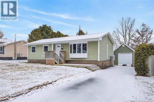 8 Finnamore St, Oromocto, NB, E2V2J5 | Card Image