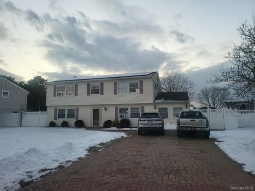 42 Rustic Ave, Medford, NY, 11763-4444 | Card Image