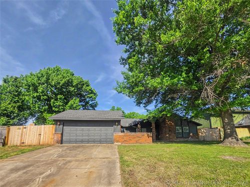 303 Gawf Ln, Muskogee, OK, 74403-6138 | Card Image