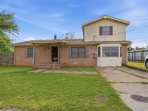 511 N Clay St, Henrietta, TX, 76365-2115 | Card Image