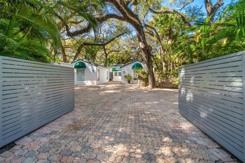 3700 Justison Rd, Miami, FL, 33133-6133 | Card Image