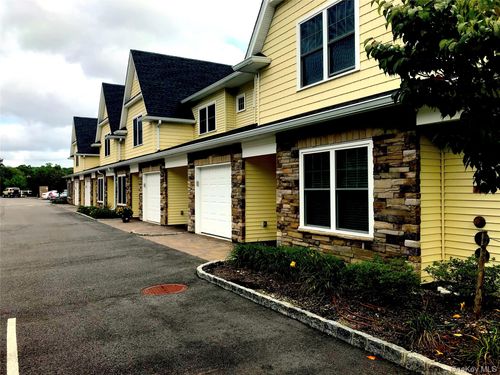 apt-205-24 Creek Rd, Huntington, NY, 11743-2187 | Card Image