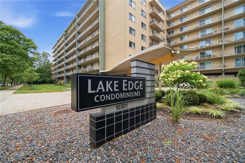 10301 Lake Ave, Cleveland, OH, 44102-1243 | Card Image