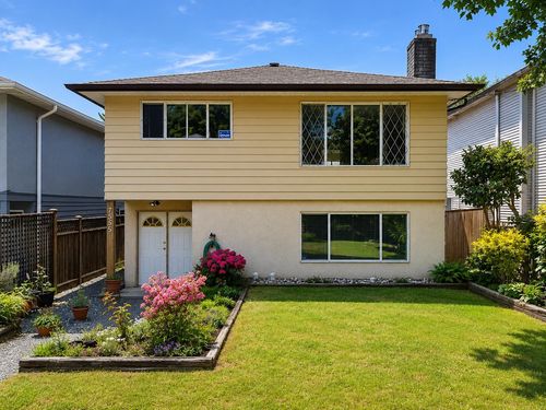 1555 Burrill Ave, North Vancouver, BC, V7K1L8 | Card Image