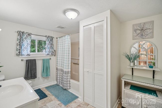 Full bath | Image 19