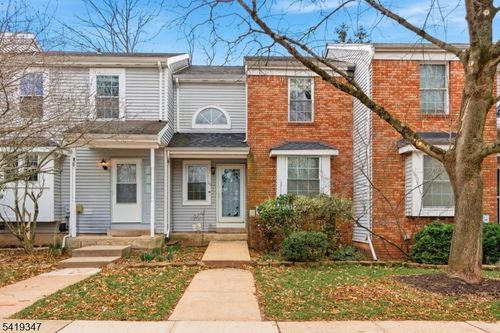 20 Pond Ct, Hillsborough, NJ, 08844-1432 | Card Image