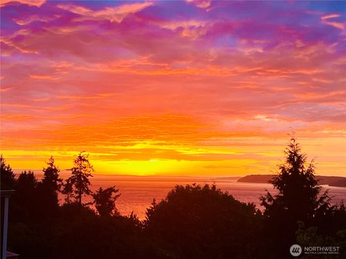 7025 156th St Sw, Edmonds, WA, 98026-4527 | Card Image