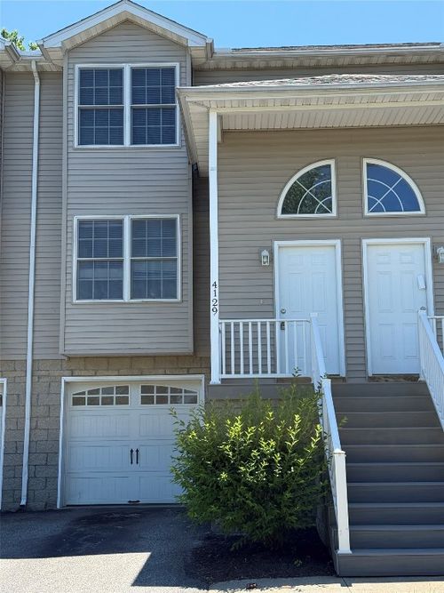 c18-4129 Wood Hills Dr, Erie, PA, 16510-3469 | Card Image
