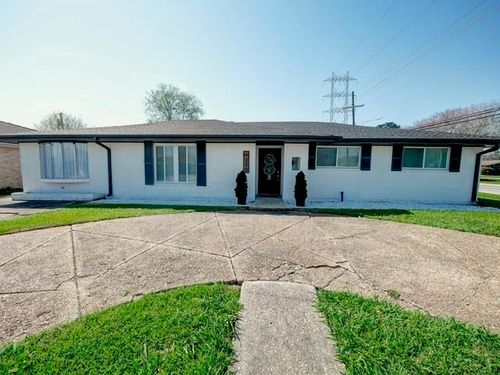 200 Willow Dr, Gretna, LA, 70053-5015 | Card Image