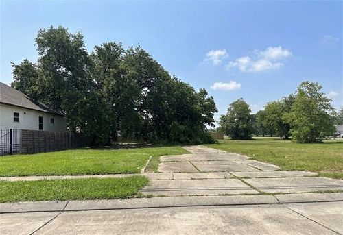 1805 Center St, Arabi, LA, 70032-1710 | Card Image