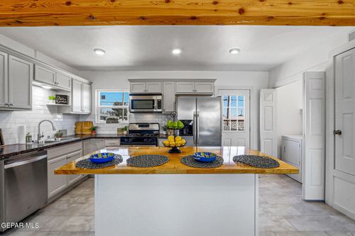 228 Wooldridge Dr, El Paso, TX, 79915-2336 | Card Image