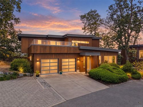 810 Rainbow Cres, Victoria, BC, V8X5M2 | Card Image