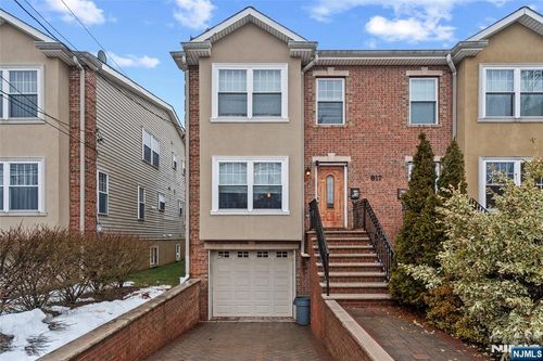 817 7th St, Secaucus, NJ, 07094-3310 | Card Image