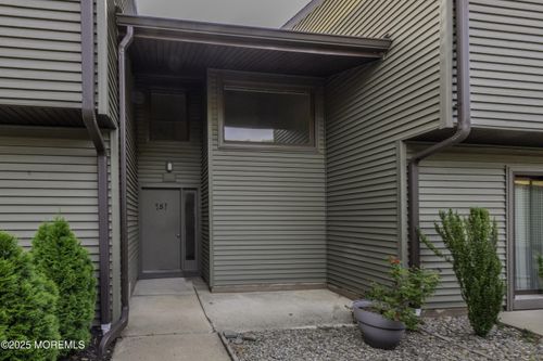 5 Auburn Ct, Red Bank, NJ, 07701-4812 | Card Image