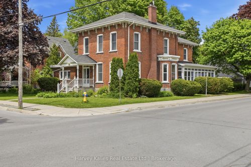 18 Centre St, Picton, ON, K0K2T0 | Card Image