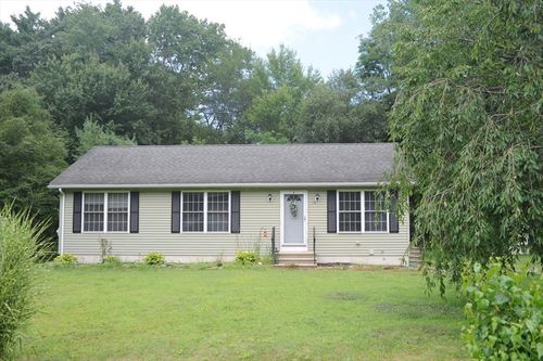 124 Glendale Cir, Ware, MA, 01082-1553 | Card Image