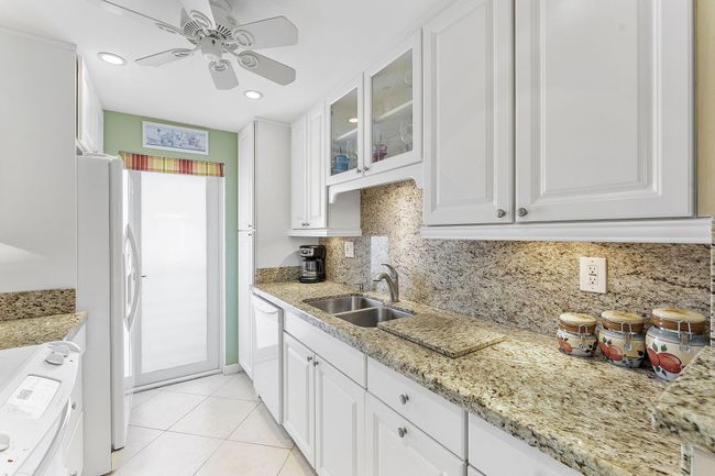 APT-208 - 101 Ne 19 Th Ave, Condo with 2 bedrooms, 2 bathrooms and null parking in Deerfield Beach FL | Image 4