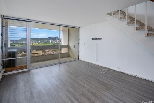 2004-555 University Ave, Honolulu, HI, 96826-5035 | Card Image