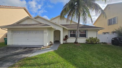 18961 Nw 77th Ct, Hialeah, FL, 33015-5256 | Card Image