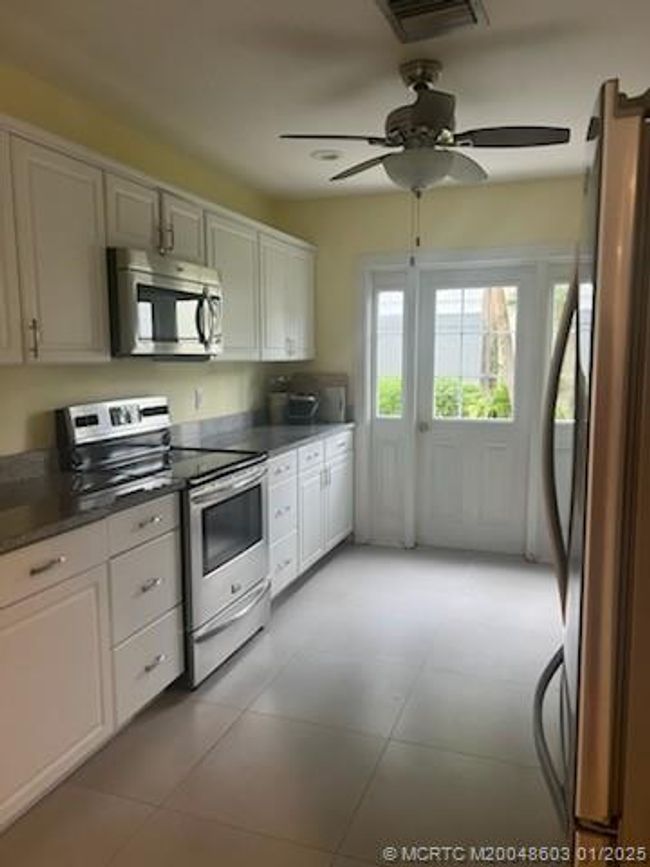Clubhouse kitchen | Image 43