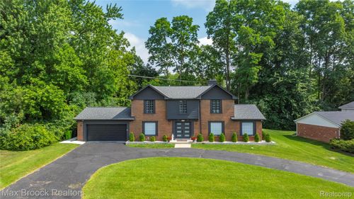 5534 Apple Ridge Trl, West Bloomfield, MI, 48322-1775 | Card Image